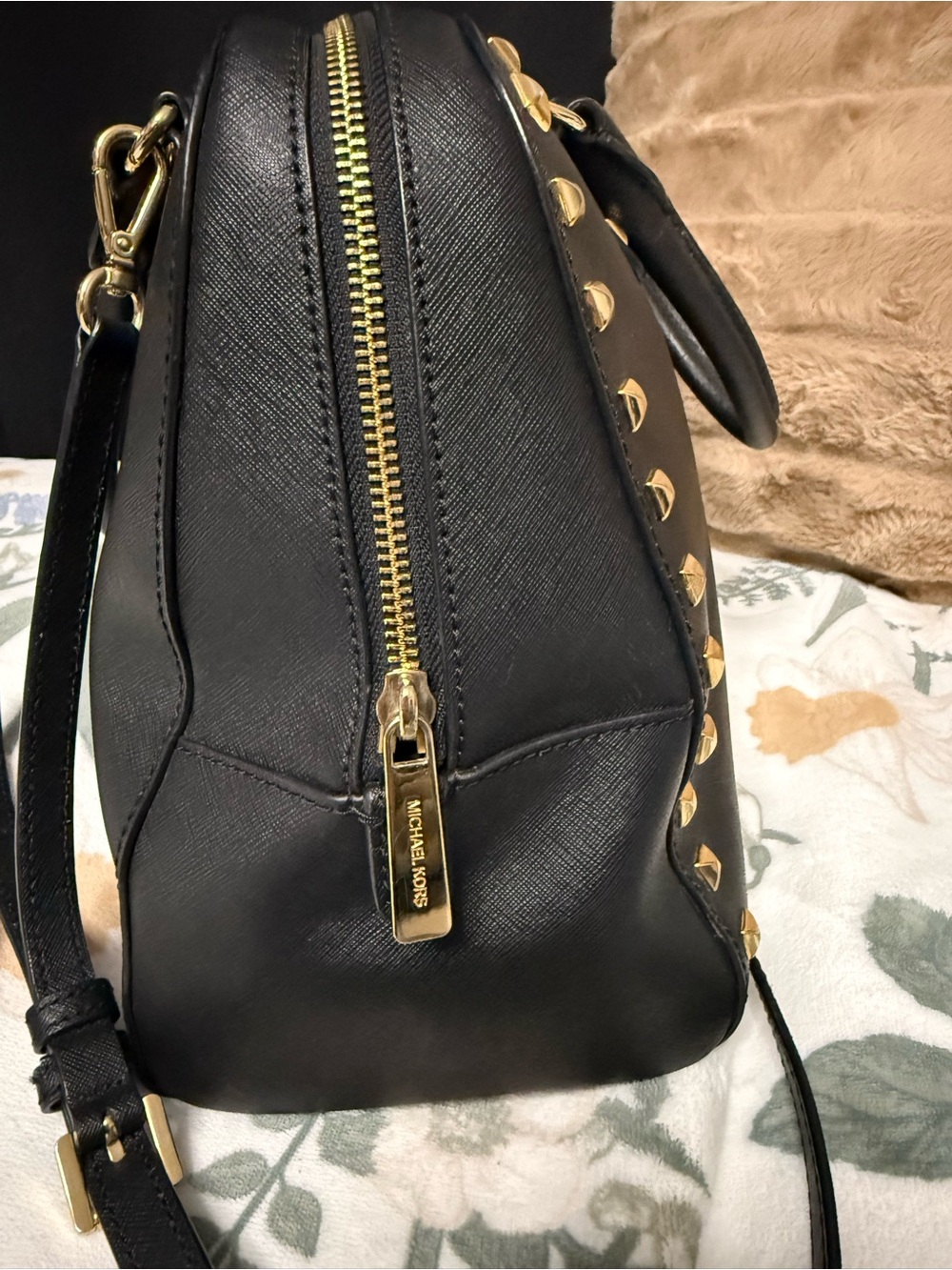 VNTG Michael Kors Cindy Large Studded Dome Satchel Crossbody Black Leather - Picture 5 of 8